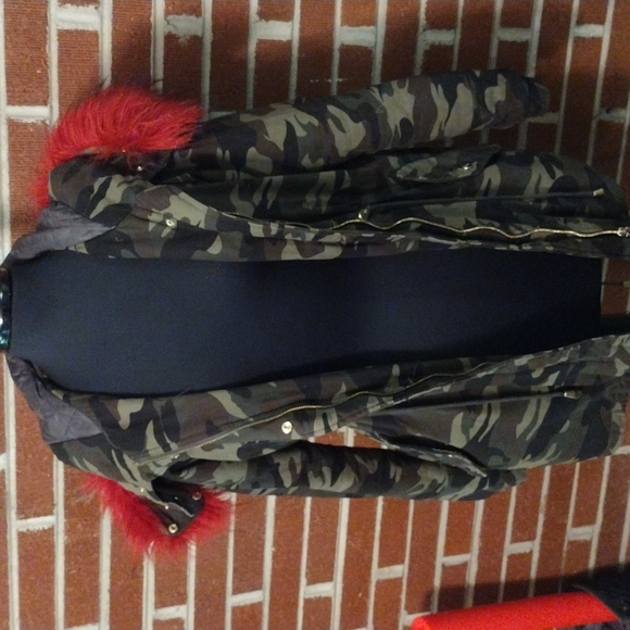 ANA, Women's Camo, Faux Fur Rim hood (removable) Size S. - Picture 7 of 10